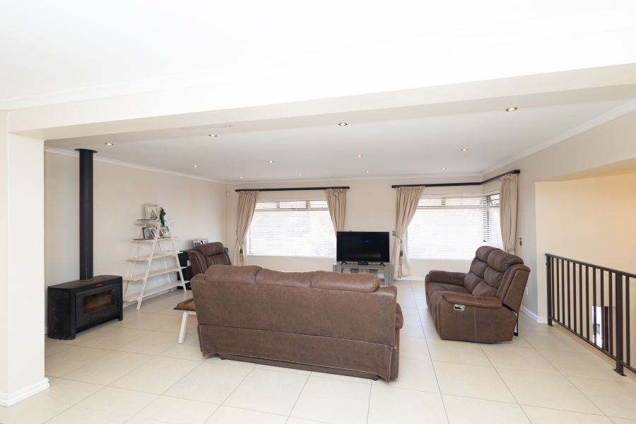 4 Bedroom Property for Sale in Flamingo Vlei Western Cape